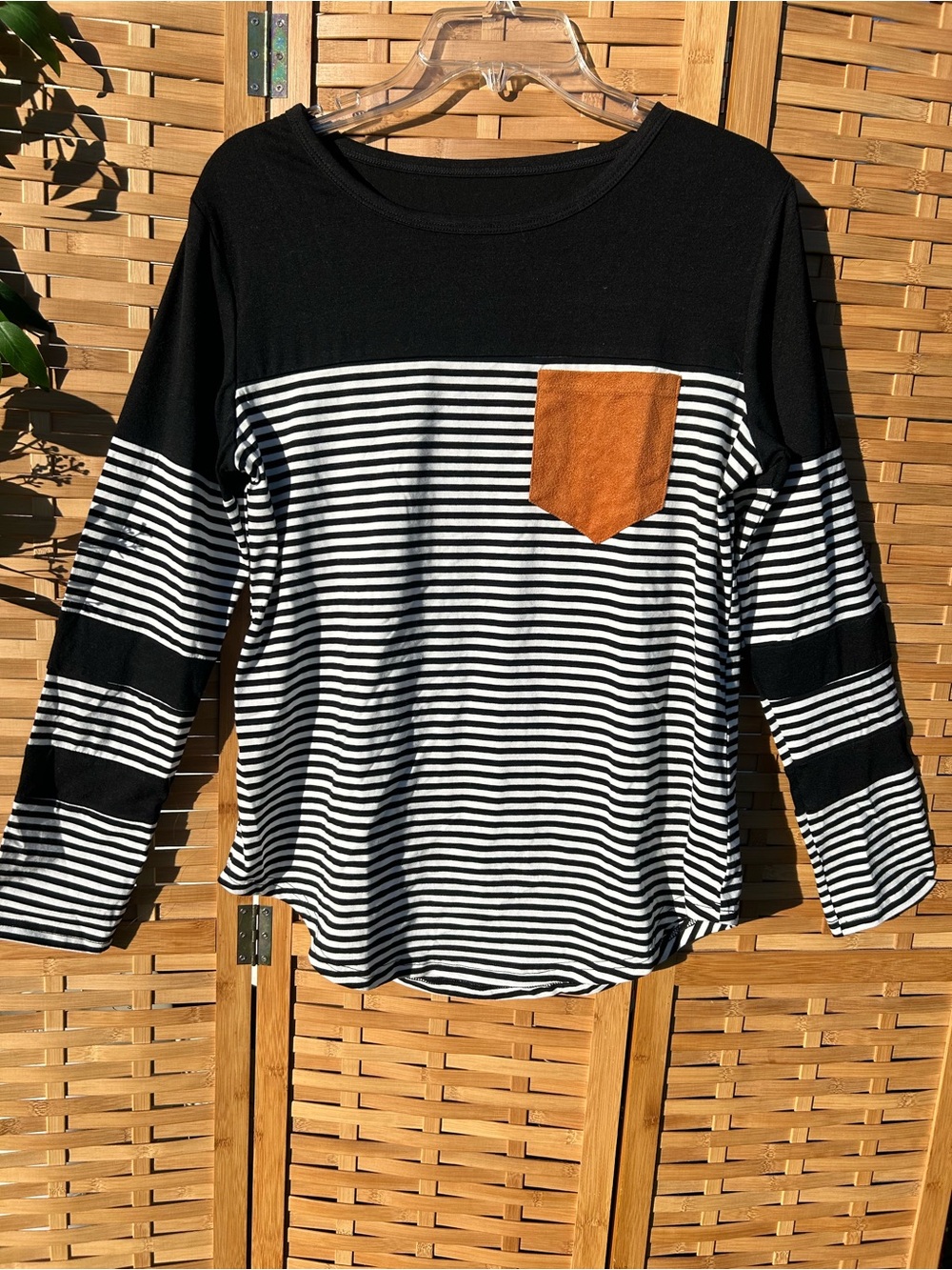 🐾2/$8- Striped Black & White Long-Sleeve Top with Tan Pocket
